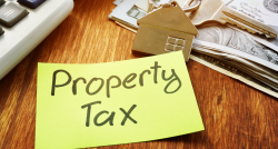 Sticky note with property tax reminder